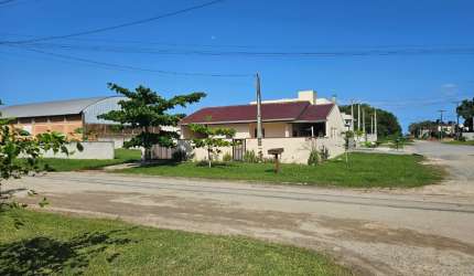 CASA PADRÃO EM GUARATUBA (FIGUEIRA)