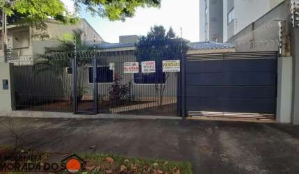 Casa com 3 quartos para alugar na Rua Adolfo Alves Ferreira, 374, Vila Marumby, Maringá por R$ 4.000