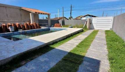 Linda casa térrea em fase de acabamento com piscina em Itanhaém .