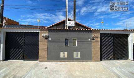 Casa em Itanhaém com projeto renovado de muito bom gosto .