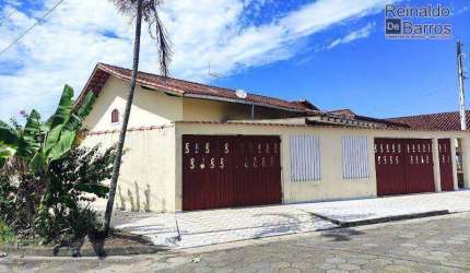 Casa 3 dormitórios a 500 mts da praia em Itanhaém .