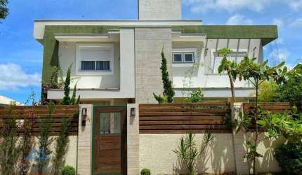 LINDA CASA A VENDA NA LAGOA DA CONCEIÇÃO, com terreno de 900m² e casa 260m² em rua tranquila.