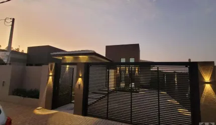 Casa para Venda em Atibaia, Três pistas, 3 dormitórios, 4 suítes, 4 banheiros, 3 vagas