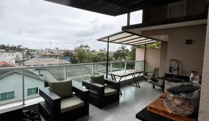 Triplex, 03 Q, 1 suíte, 3 anos (planejados e eletros), 04 ares cond. 800m Centro.