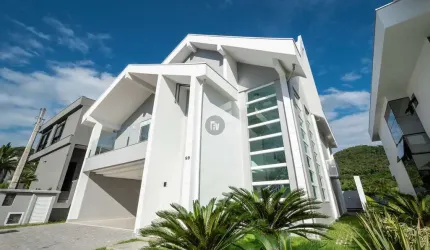 Casa em condomínio fechado com 5 quartos à venda na Avenida das Arapongas, 1265, Ariribá, Balneário Camboriú por R$ 6.499.000