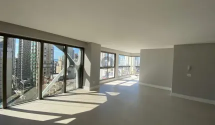 Apartamento com 3 quartos à venda na Rua 2414, 150, Centro, Balneário Camboriú por R$ 2.850.000