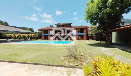 Linda Propriedade no Alto – Ao Lado da Feirinha!