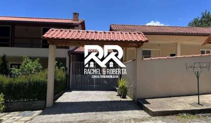 Casa Linear em Condomínio em 40 casas