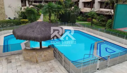 Linda casa em condomínio com infra estrutura de clube