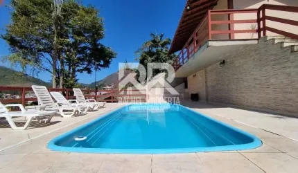 Linda casa com 3 quartos em condomínio na Tijuca