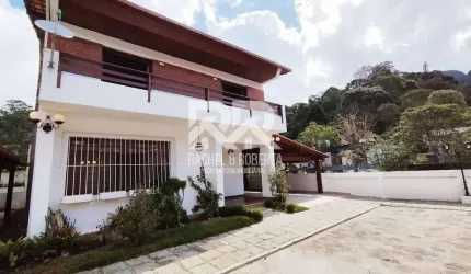 Linda Casa com 4 quartos em Condomínio no Alto