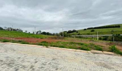 Terreno com área de lazer completa.