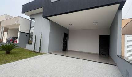 Linda casa térrea no condomínio Malibu