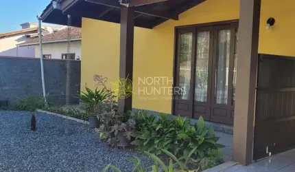 Casa com 4 dormitórios à venda, 220 m² por R$ 636.000 - Averbada com placas solares -  Vila Nova -