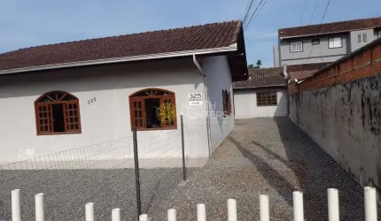 Casa Alvenaria no Boa Vista, distante da área central de Joinville 2.5km