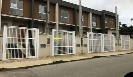 Casa ampla e AVERBADA no Parque Guarani!