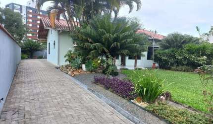 Casa Averbada com 157m² de área construida no Costa e Silva