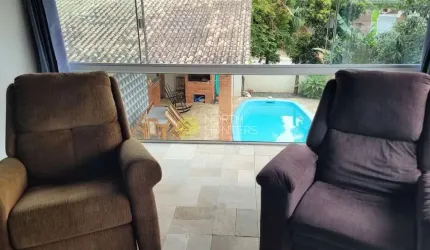 Casa com 5 dormitórios à venda, 245 m² por R$ 980.000,00 - Iririú - Joinville/SC