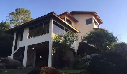 Ótima casa á venda com vista mar em Cacupé