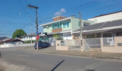 Oportunidade: Casa comercial e residencial + dois geminados