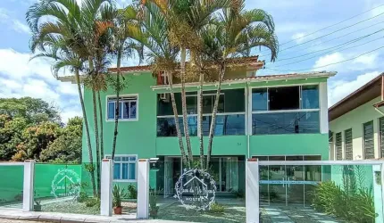 Casa e Pousada com 10 dormitórios na Praia de Palmas