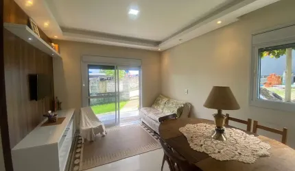 Casa com 02 quartos semi mobiliada à venda no bairro Areias do Meio em Governador Celso Ramos - Santa Catarina.