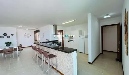Residência de Luxo com Piscina e Energia Solar: O Seu Refúgio Elegante