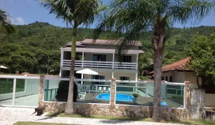 Casa Sobrado com Piscina na Praia de Palmas - Governador Celso Ramos/SC