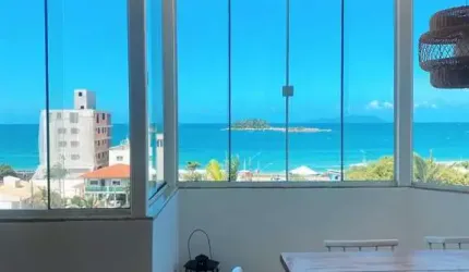 Apartamento Mobiliado na Segunda Quadra com Vista para o Mar na Praia de Palmas