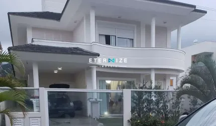 Casa em Praia de Palmas com 03 Dormitórios sendo 01 Suíte em Governador Celso Ramos/SC