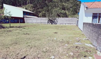 Terreno com 360m2 em localização privilegiada, a venda no bairro Fazenda da Armação Governador Celso Ramos Santa Catarina