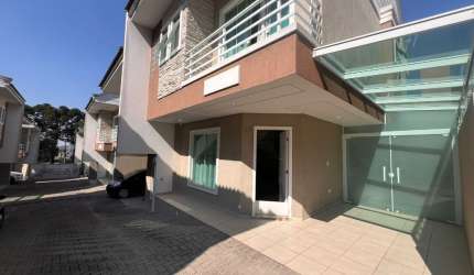 Triplex em condomínio no Hauer