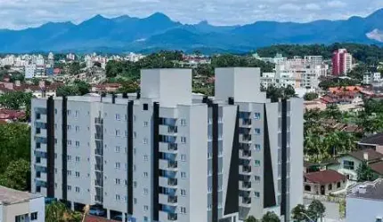 Apartamento com 2 quartos à venda no Saguaçu, Joinville  por R$ 360.000