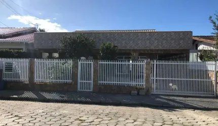 Casa com 4 quartos à venda no Gravatá, Penha  por R$ 638.000