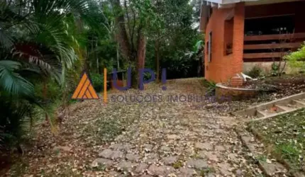 Sobrado em Condomínio na Serra da Cantareira.