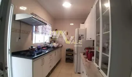 Casa com 3 dormitórios à venda, 245 m² por R$ 830.000 - Villa Branca - Jacareí/SP