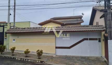 Sobrado com 4 dormitórios à venda, 180 m² por R$ 640.000 - Jardim Terras de São João - Jacareí/SP