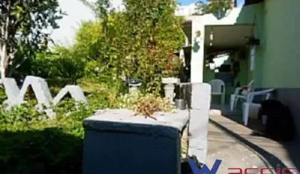 IMÓVEL COMERCIAL/RESIDENCIAL COM 11 DE FRENTE, PRÓXIMO AO CENTRO, CONTENDO 2 DORMITÓRIOS, SALA, COZINHA, WC. ESTUDA PERMUTA COM IMÓVEL MENOR.