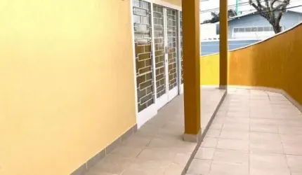 Casa à Venda, localizada na Vila Municipal, região central de Jundiai, muito próxima ao Colégio Leonardo e av. Antônio Segre em Jundiaí - SP