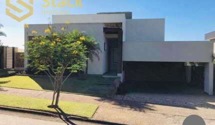 Casa ALTO PADRÃO para Venda, localizada no Condomínio BOSQUE DO HORTO, Jundiaí-SP São 05 suítes, todas com piso de madeira de demolição peróba rosa.