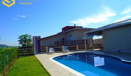 CASA PARA VENDA OU LOCAÇÃO, LOCALIZADA NO CONDOMÍNIO RESIDENCIAL DOS LAGOS EM ITUPEVA - SP. ÁREA CONSTRUÍDA DE 360,0 m², TERRENO DE 955,0 m².