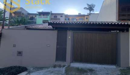 Casa térrea à venda em Jundiaí-SP: 3 quartos, 1 suíte, 1 sala, 3 banheiros, 5 vagas de garagem, 152m² no Jardim Caçula!