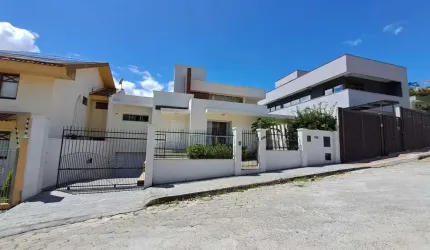 Casa para Venda em São José, Centro, 5 dormitórios, 1 suíte, 3 banheiros, 3 vagas