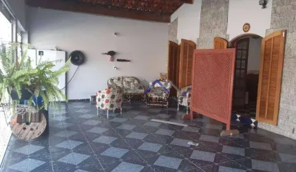 Ótima casa no jardim América, com 180m² de construção.