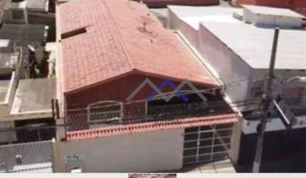 Casa térrea de 3 dormitórios à venda