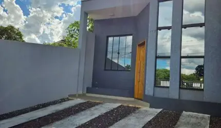 Casa com três quartos um sendo suite