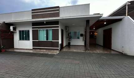 Casa três quatros  em condominio no Bairro 
Canadá