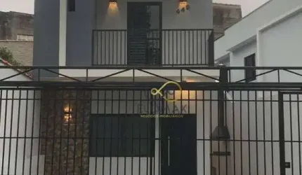 Sobrado à Venda no Jardim Triunfo, Guarulhos -SP com 3 suítes e 3 vagas de garagem