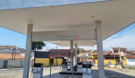 Prédio comercial, antigo Posto de Combustível, excelente localização com frente para 03 ruas.