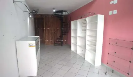 Ponto Comercial próximo ao Centro para Locação. Possui Mezanino.